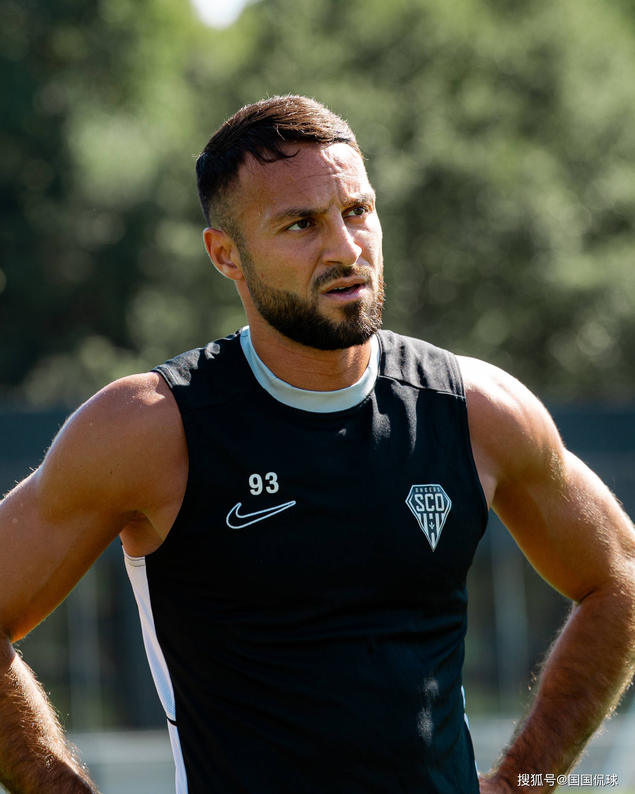 kaiyun 官网-里昂赛前防线松动；志在全明星赛名次提升；震撼外界；资深球员宣示担当(里昂20号球员)