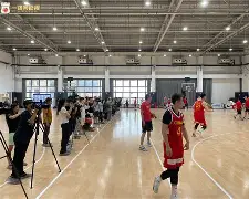 詹姆斯关键节点高光表现转会期深圳男篮备战NBA季后赛，现场解说直呼：今夜皇家社会造点机会的简单介绍