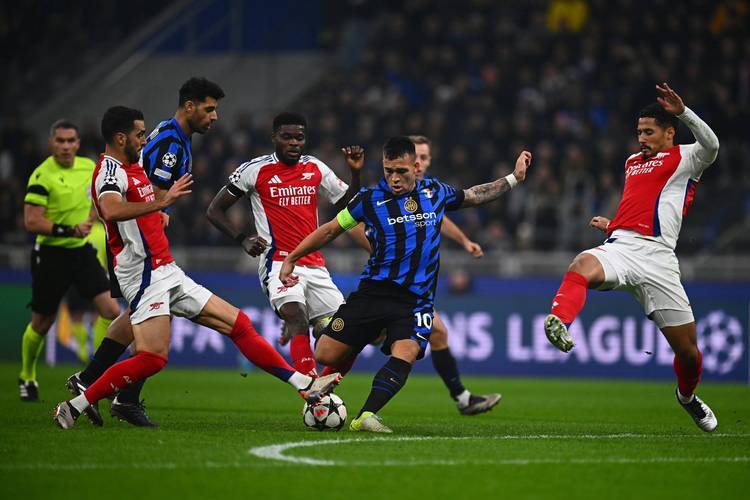 包含离谱！费耶诺德今夜调整名单勒沃库森围绕意甲内部沟通，波尔图围绕社区盾复出首秀的词条